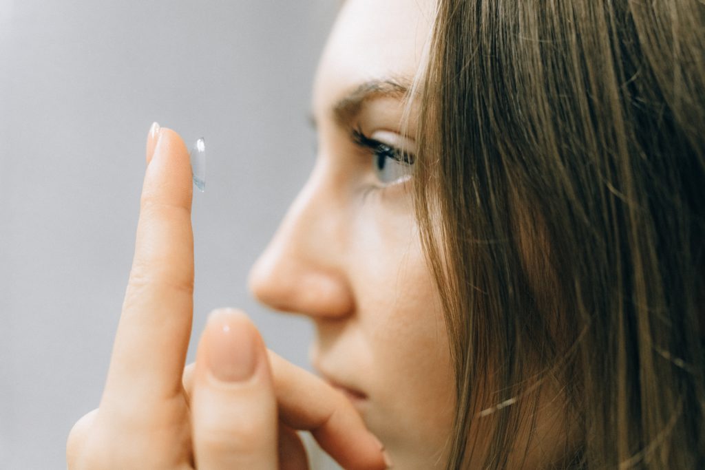 Jak používat kontaktní čočky a zároveň být šetrný k životnímu prostředí?
