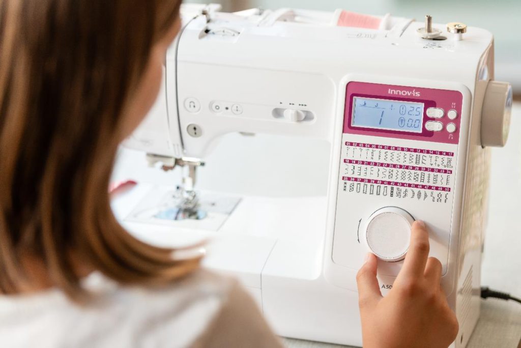 Jak vybrat kvalitní šicí a vyšívací stroj: Na co si dát pozor a proč se vyplatí značka Brother