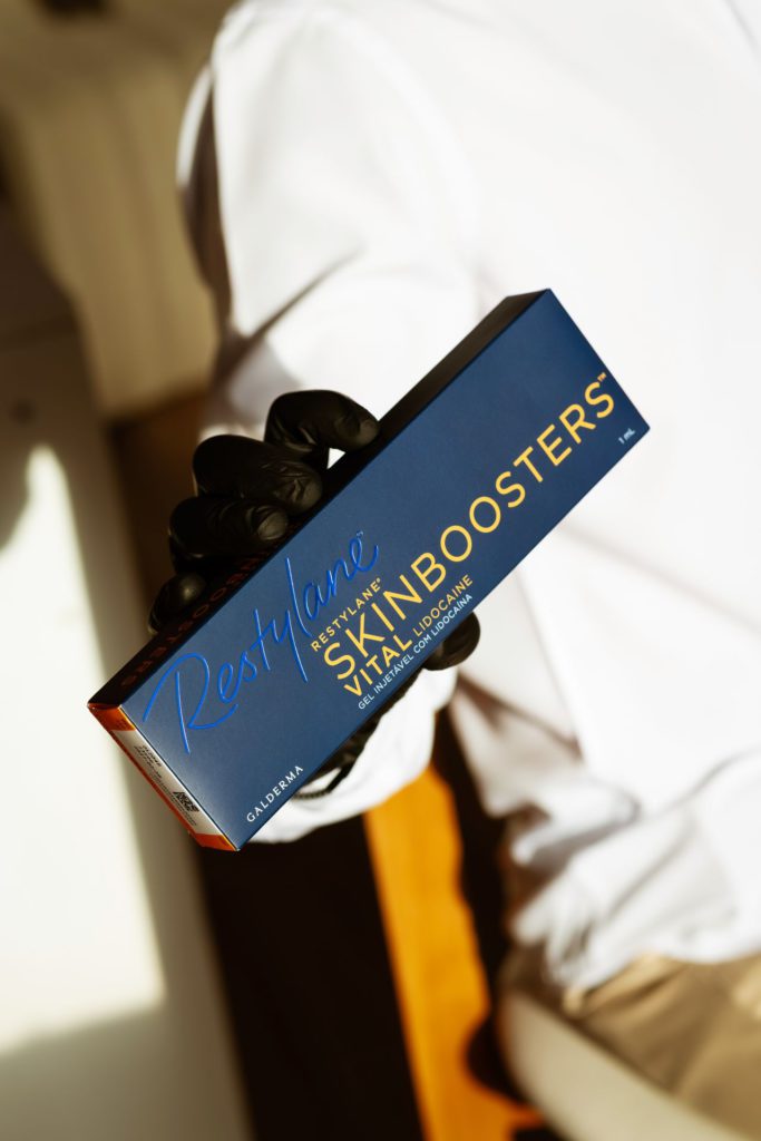 Skin booster nebo botox? Jak se liší a pro koho je každý z nich vhodný